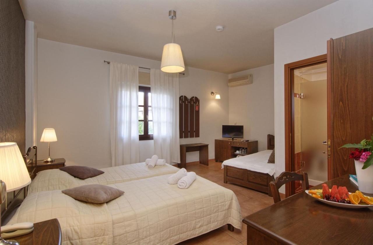 Enalion Hotel กาลาเนรา ภายนอก รูปภาพ