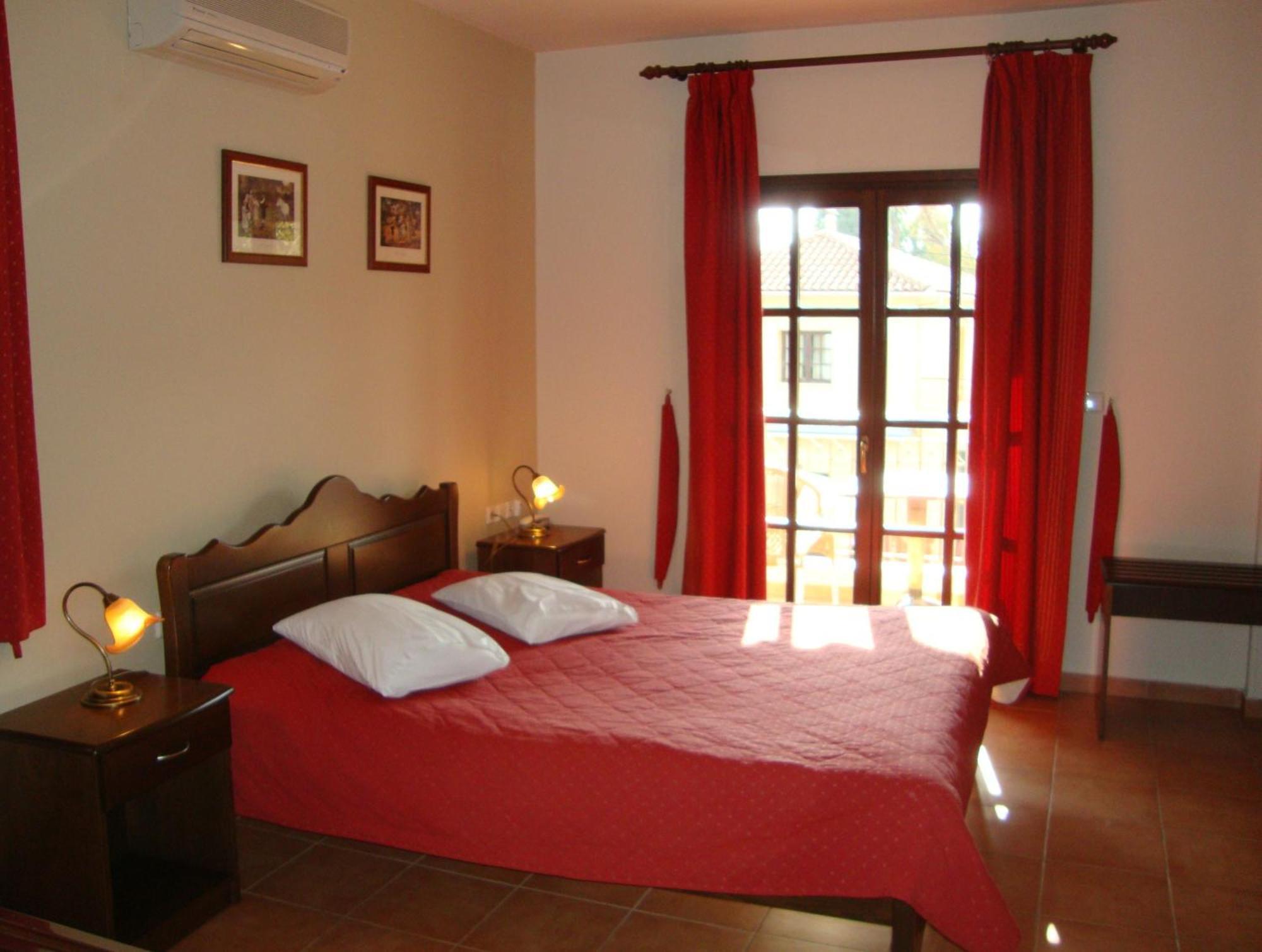 Enalion Hotel กาลาเนรา ภายนอก รูปภาพ