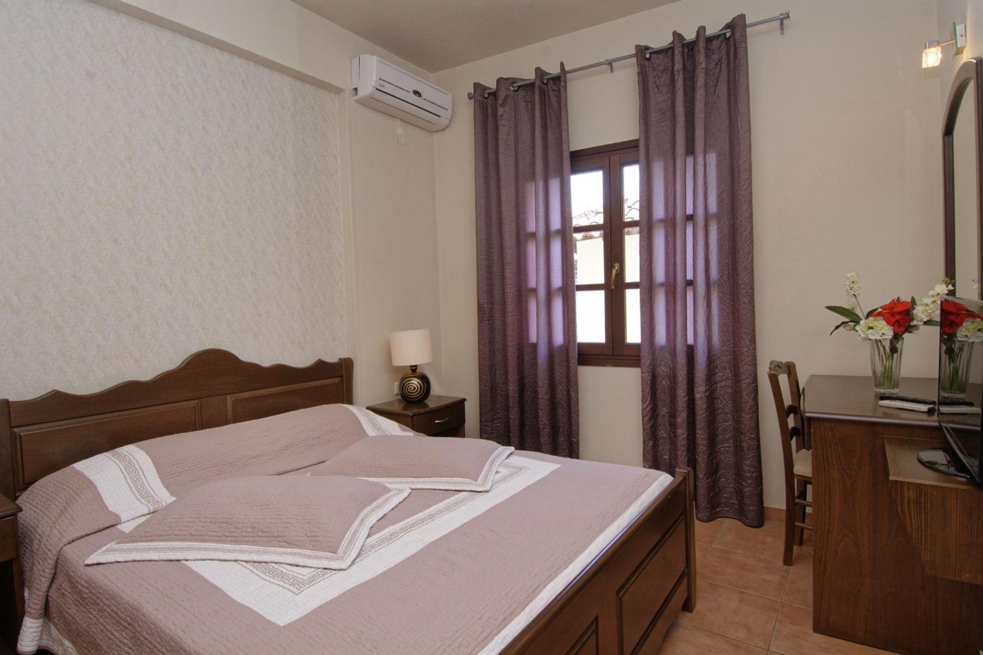 Enalion Hotel กาลาเนรา ภายนอก รูปภาพ